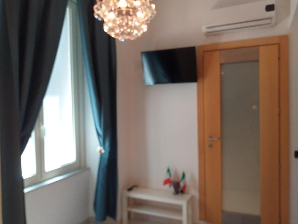 Beb Pantarei Bed & Breakfast Napoli Oda fotoğraf