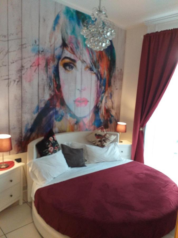 Beb Pantarei Bed & Breakfast Napoli Oda fotoğraf