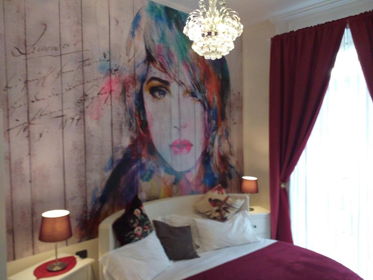 Beb Pantarei Bed & Breakfast Napoli Oda fotoğraf