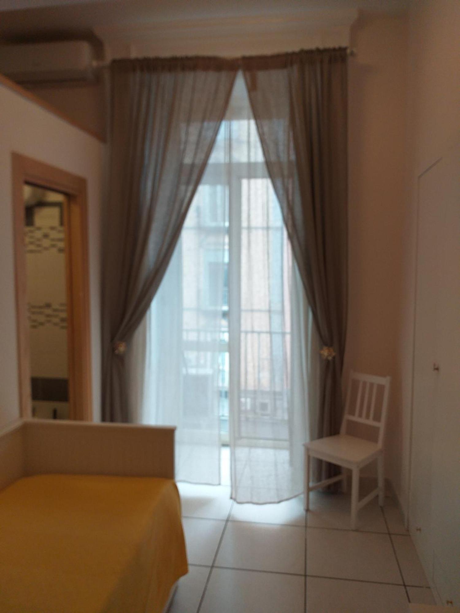 Beb Pantarei Bed & Breakfast Napoli Oda fotoğraf
