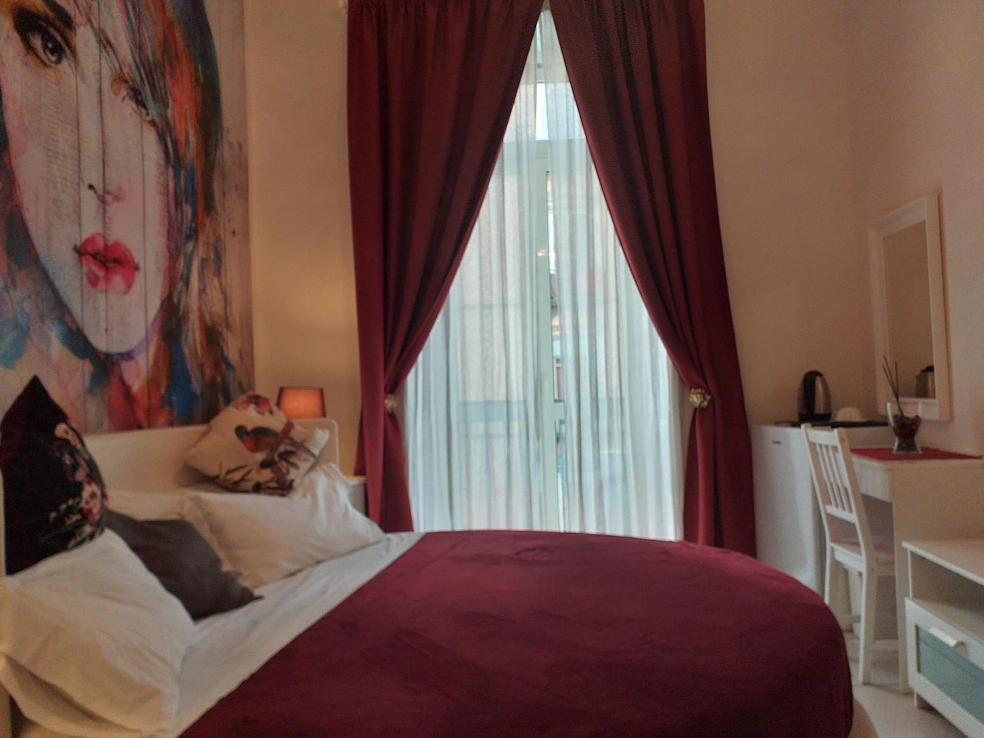 Beb Pantarei Bed & Breakfast Napoli Oda fotoğraf